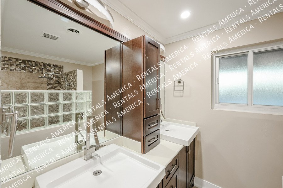 1424 N Gene Ave property image