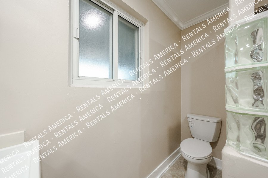 1424 N Gene Ave property image