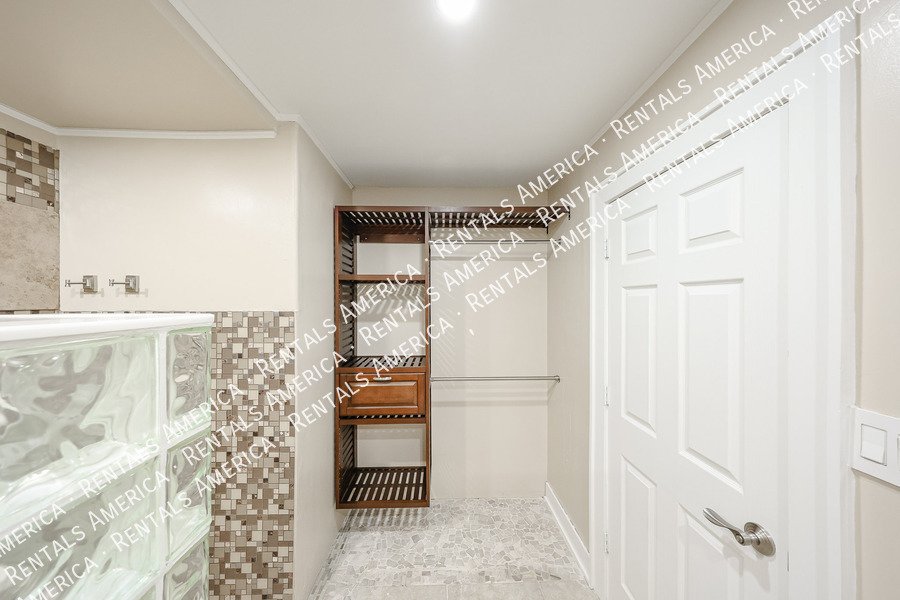 1424 N Gene Ave property image