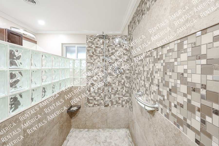 1424 N Gene Ave property image