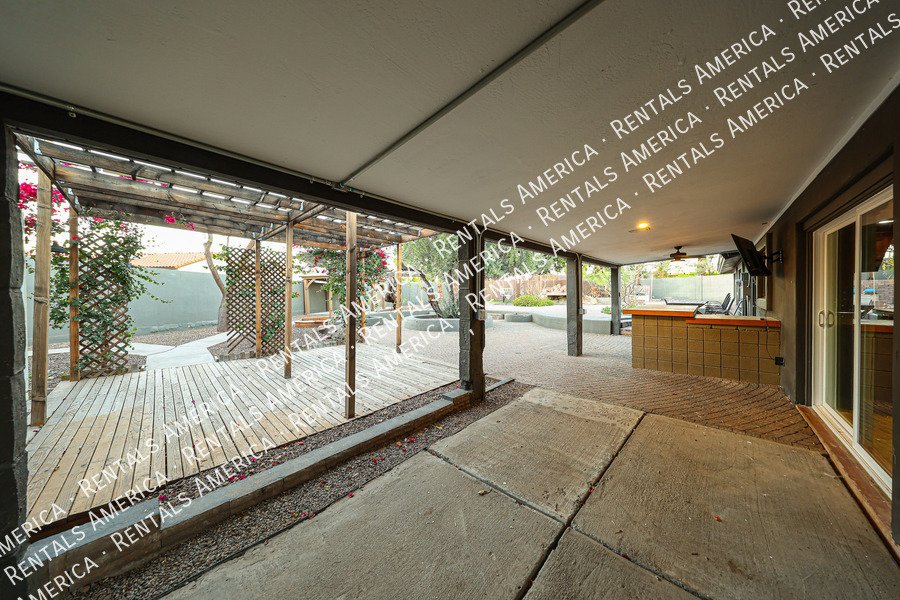 1424 N Gene Ave property image