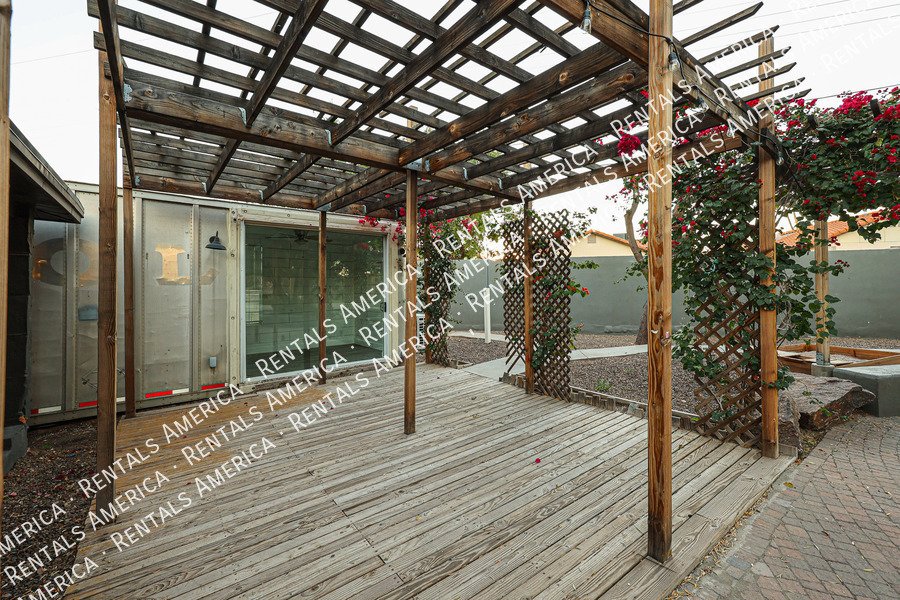 1424 N Gene Ave property image