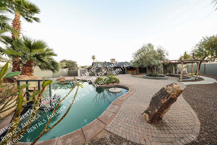 1424 N Gene Ave property image