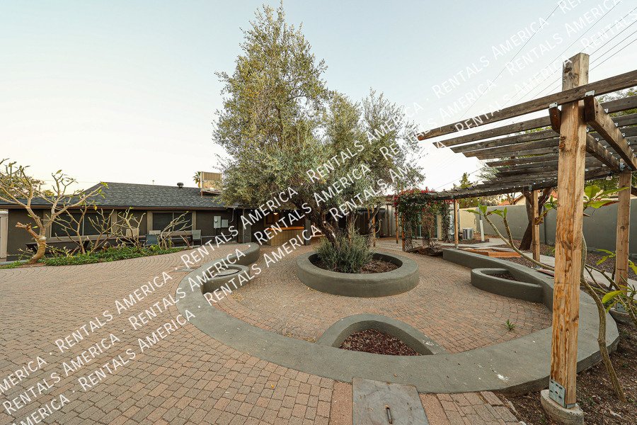 1424 N Gene Ave property image