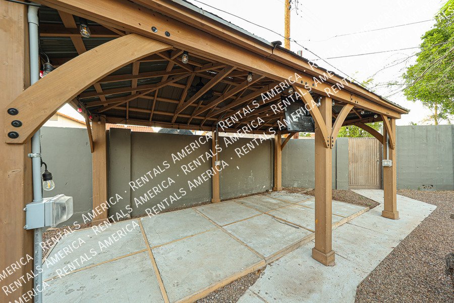 1424 N Gene Ave property image