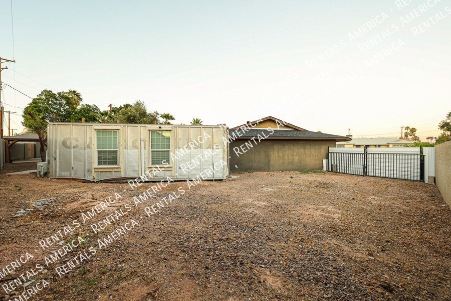 1424 N Gene Ave property image
