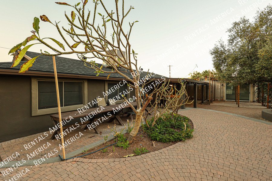 1424 N Gene Ave property image