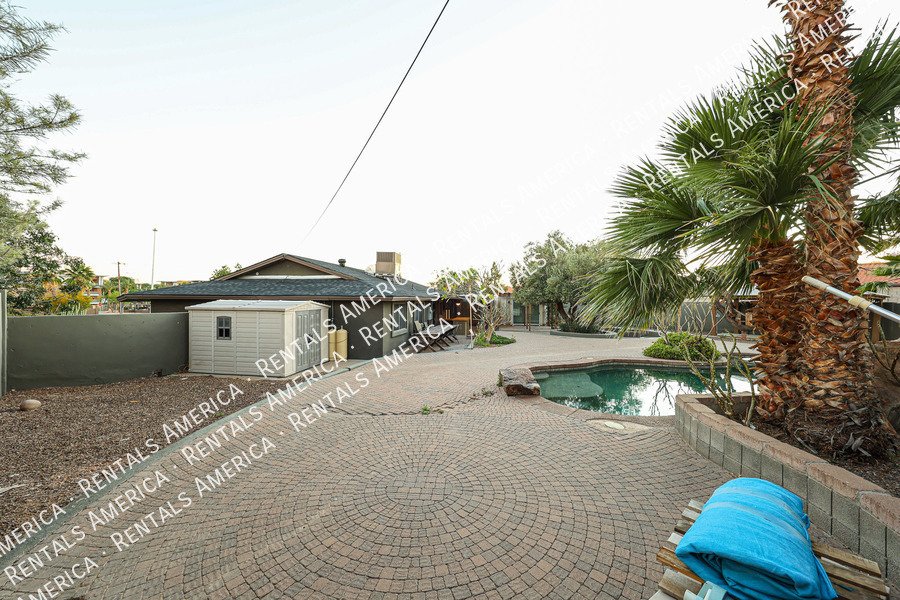 1424 N Gene Ave property image