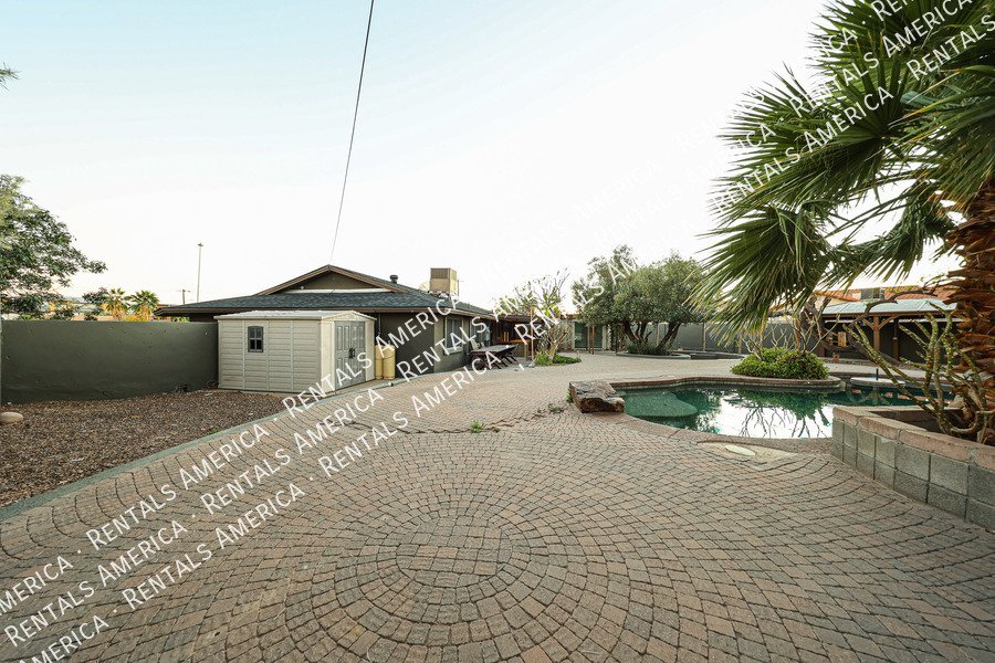 1424 N Gene Ave property image