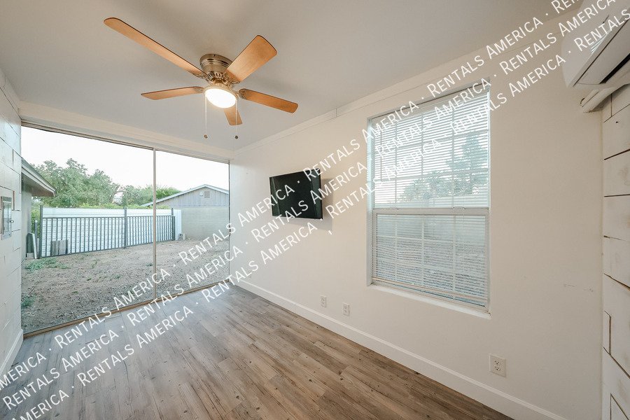 1424 N Gene Ave property image