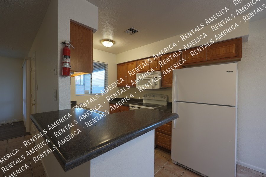 2 WEEKS FREE RENT WITH AN APPROVED APPLICATION! 2 BR IN Vista De Oeste property image