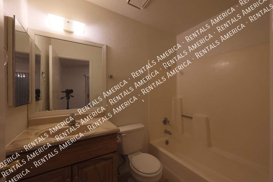 2 WEEKS FREE RENT WITH AN APPROVED APPLICATION! 2 BR IN Vista De Oeste property image