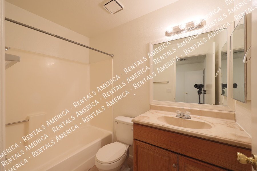 2 WEEKS FREE RENT WITH AN APPROVED APPLICATION! 2 BR IN Vista De Oeste property image