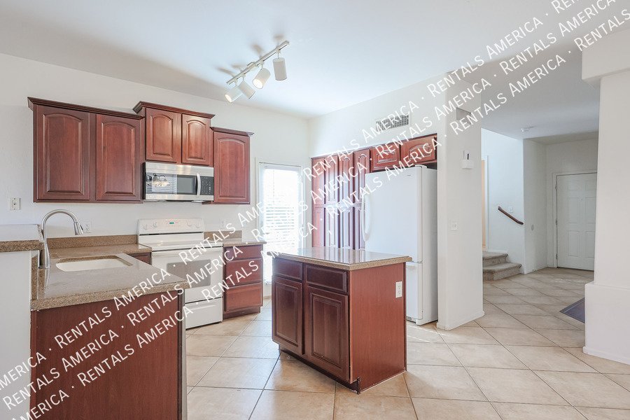 Spacious 3 bed 2.5 bath-Tramonto Community property image