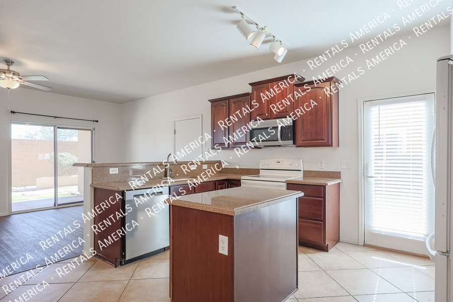 Spacious 3 bed 2.5 bath-Tramonto Community property image