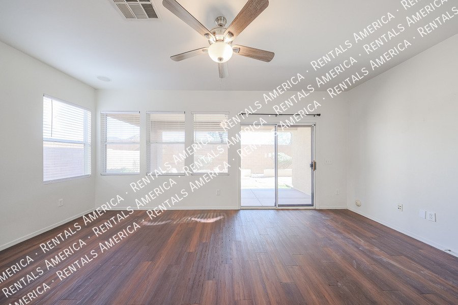 Spacious 3 bed 2.5 bath-Tramonto Community property image