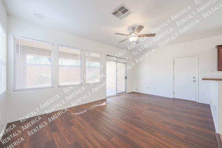 Spacious 3 bed 2.5 bath-Tramonto Community property image