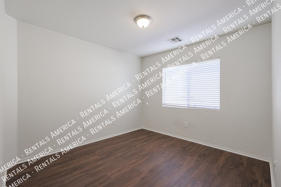 Spacious 3 bed 2.5 bath-Tramonto Community property image