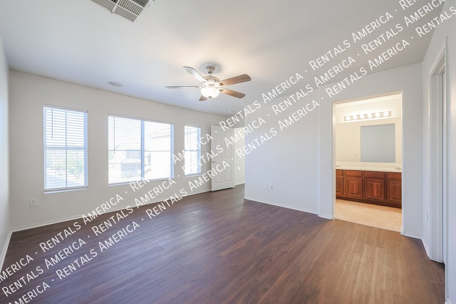 Spacious 3 bed 2.5 bath-Tramonto Community property image