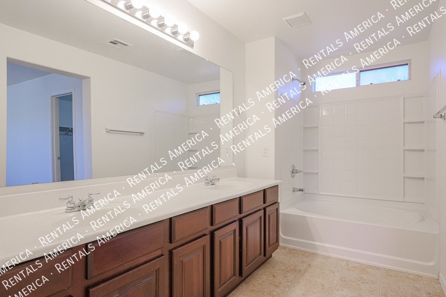 Spacious 3 bed 2.5 bath-Tramonto Community property image