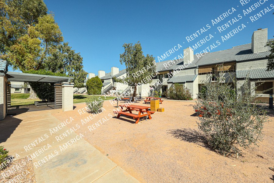 Gorgeous Townhome in Hunters Pointe Community property image