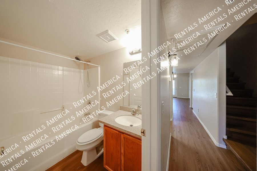 Gorgeous Townhome in Hunters Pointe Community property image