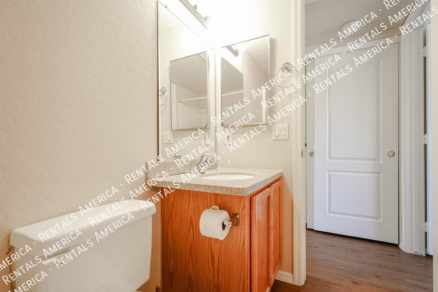 Gorgeous Townhome in Hunters Pointe Community property image