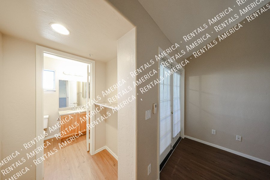 Gorgeous Townhome in Hunters Pointe Community property image