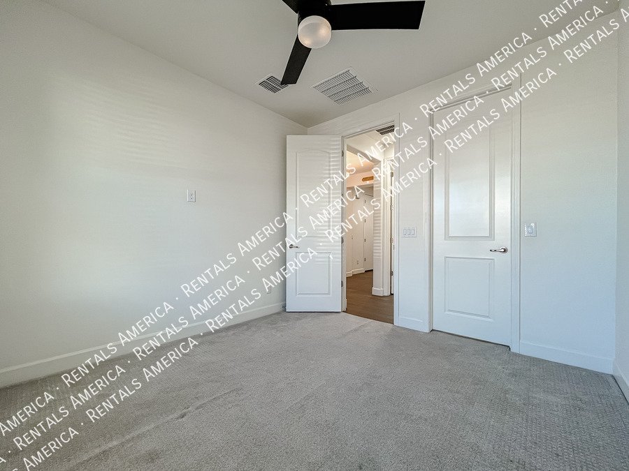 Gorgeous Bright & Spacious 4 Bdrm located in the Heart of Chandler! property image