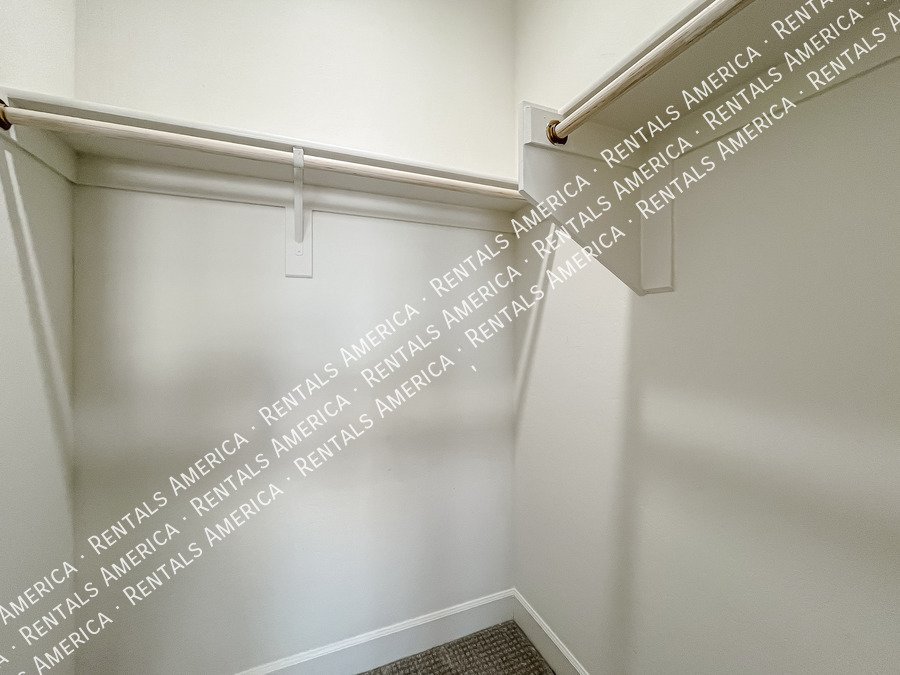 Gorgeous Bright & Spacious 4 Bdrm located in the Heart of Chandler! property image