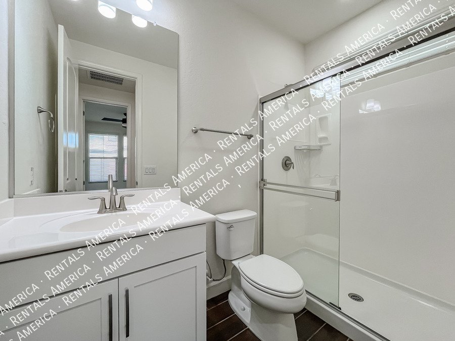 Gorgeous Bright & Spacious 4 Bdrm located in the Heart of Chandler! property image