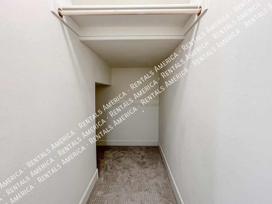 Gorgeous Bright & Spacious 4 Bdrm located in the Heart of Chandler! property image