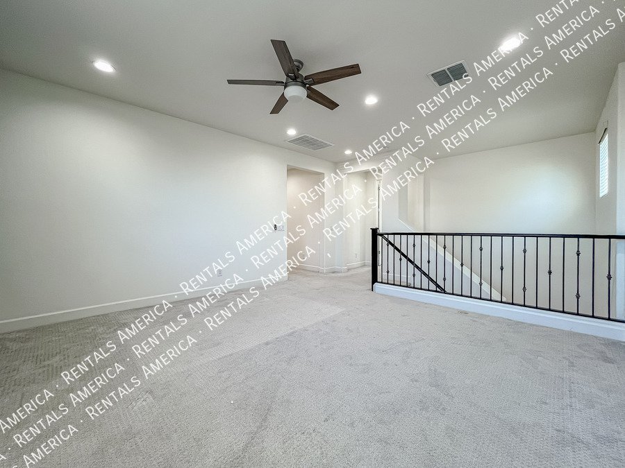 Gorgeous Bright & Spacious 4 Bdrm located in the Heart of Chandler! property image