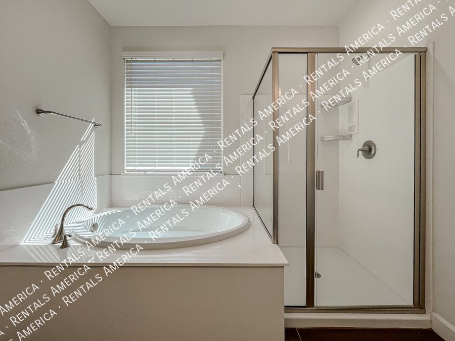 Gorgeous Bright & Spacious 4 Bdrm located in the Heart of Chandler! property image