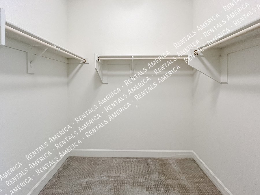 Gorgeous Bright & Spacious 4 Bdrm located in the Heart of Chandler! property image