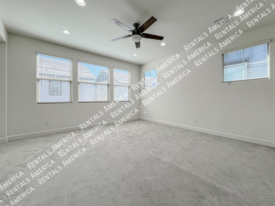 Gorgeous Bright & Spacious 4 Bdrm located in the Heart of Chandler! property image