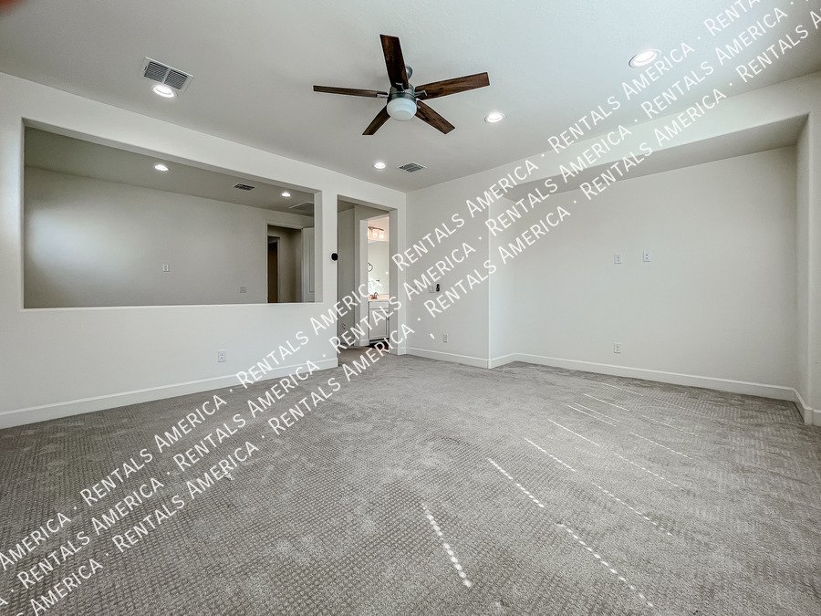 Gorgeous Bright & Spacious 4 Bdrm located in the Heart of Chandler! property image