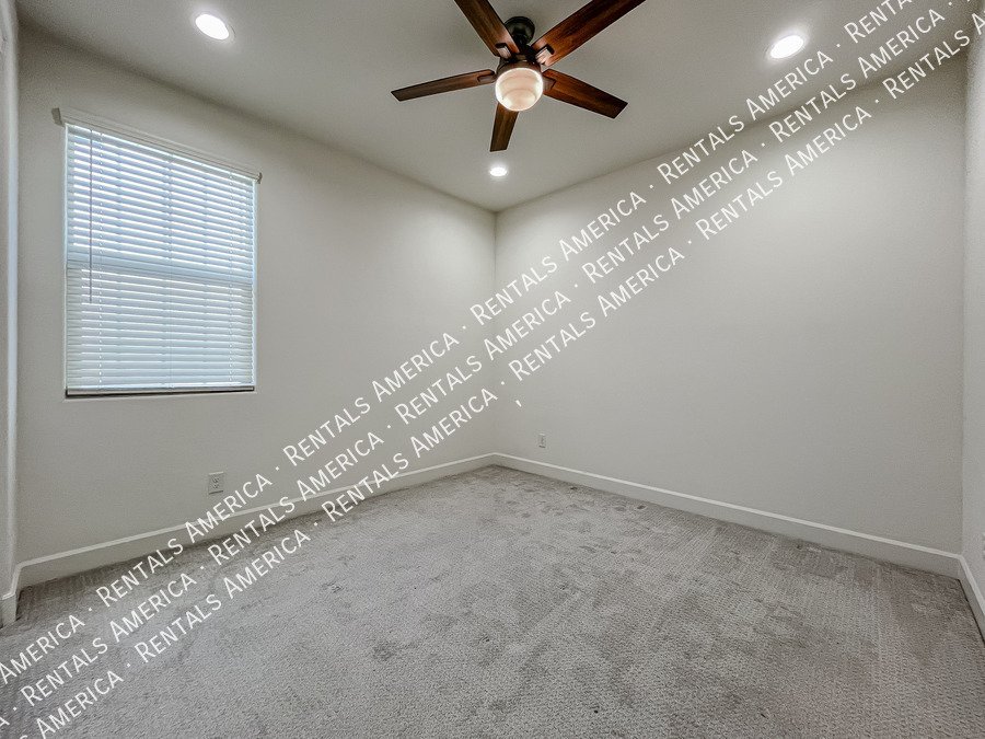 Gorgeous Bright & Spacious 4 Bdrm located in the Heart of Chandler! property image