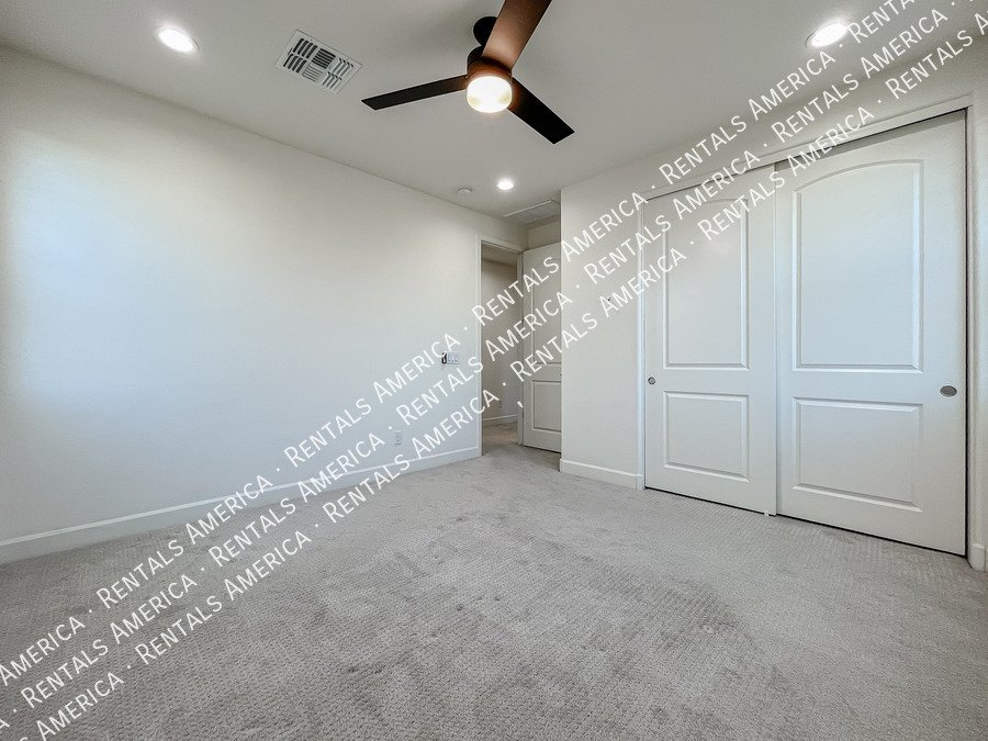 Gorgeous Bright & Spacious 4 Bdrm located in the Heart of Chandler! property image