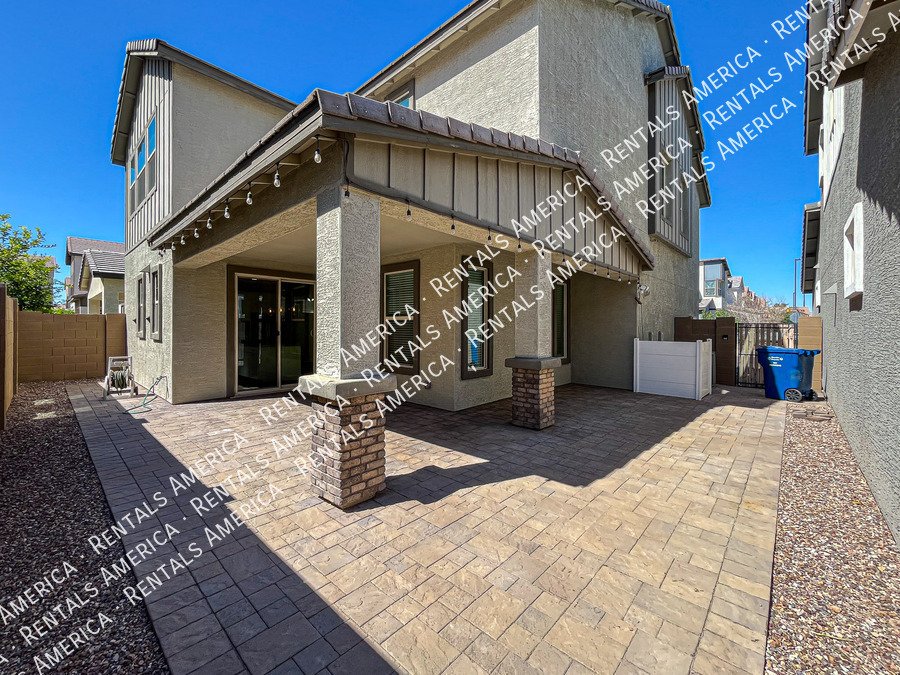Gorgeous Bright & Spacious 4 Bdrm located in the Heart of Chandler! property image