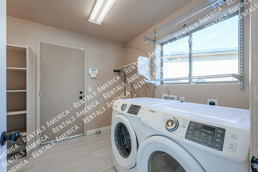 BEAUTIFUL HOME IN GOLD CANYON property image