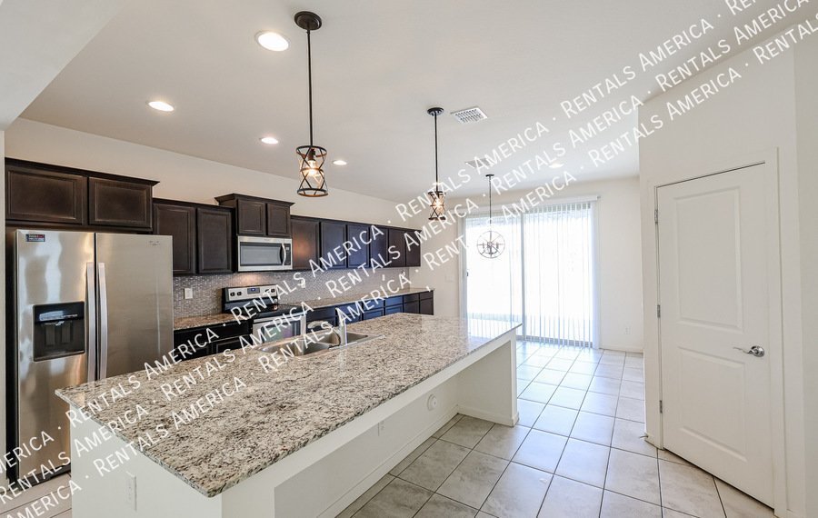 Available! 4 bed 2 bath Single Story in Buckeye property image