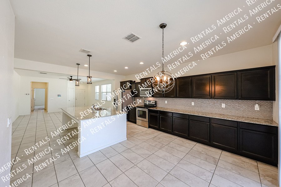 Available! 4 bed 2 bath Single Story in Buckeye property image