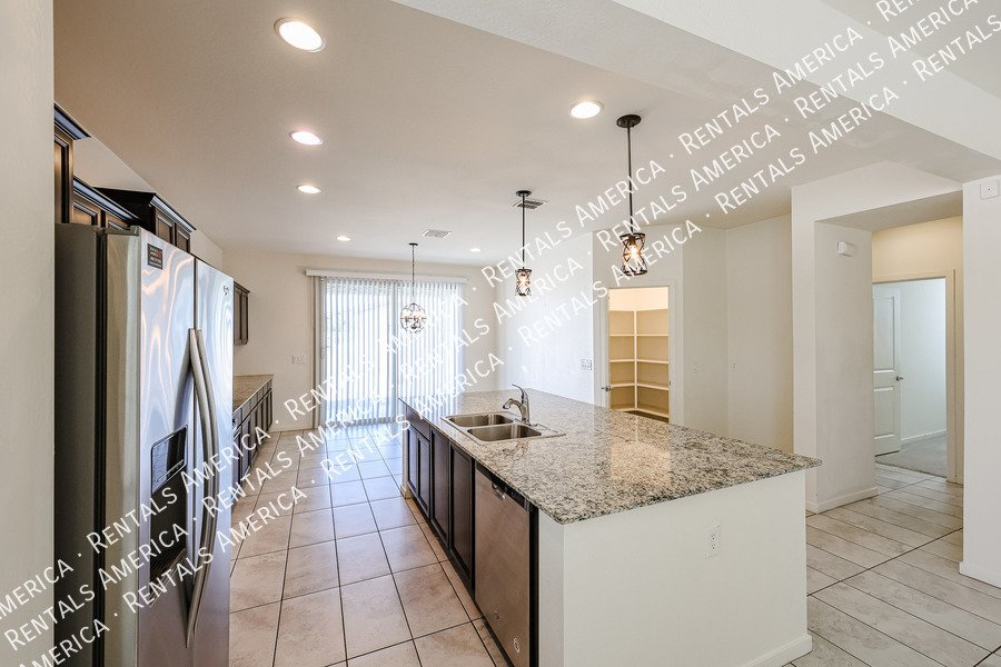 Available! 4 bed 2 bath Single Story in Buckeye property image