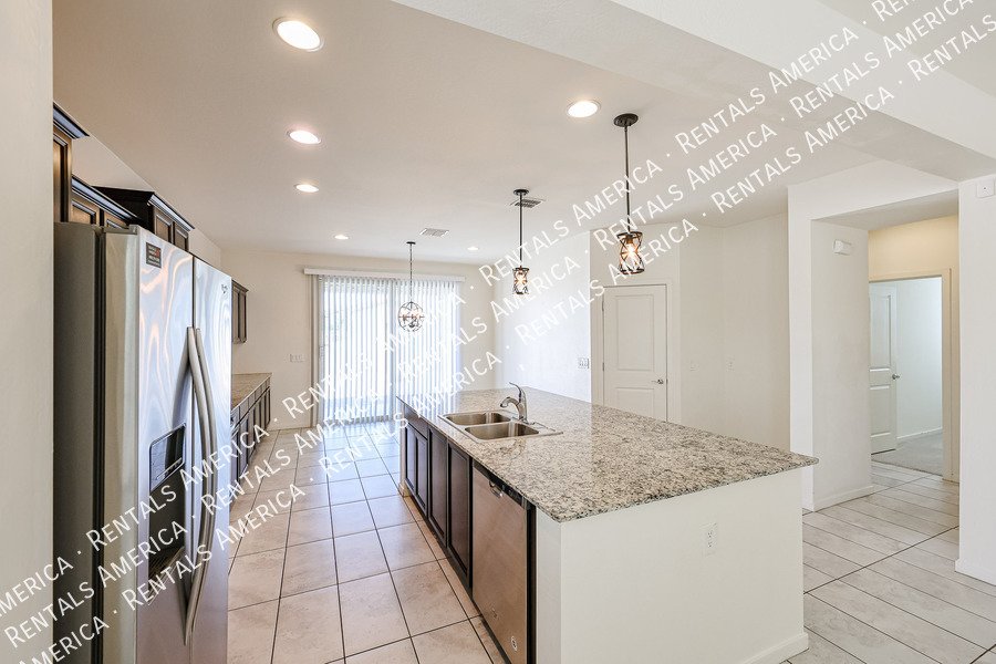 Available! 4 bed 2 bath Single Story in Buckeye property image