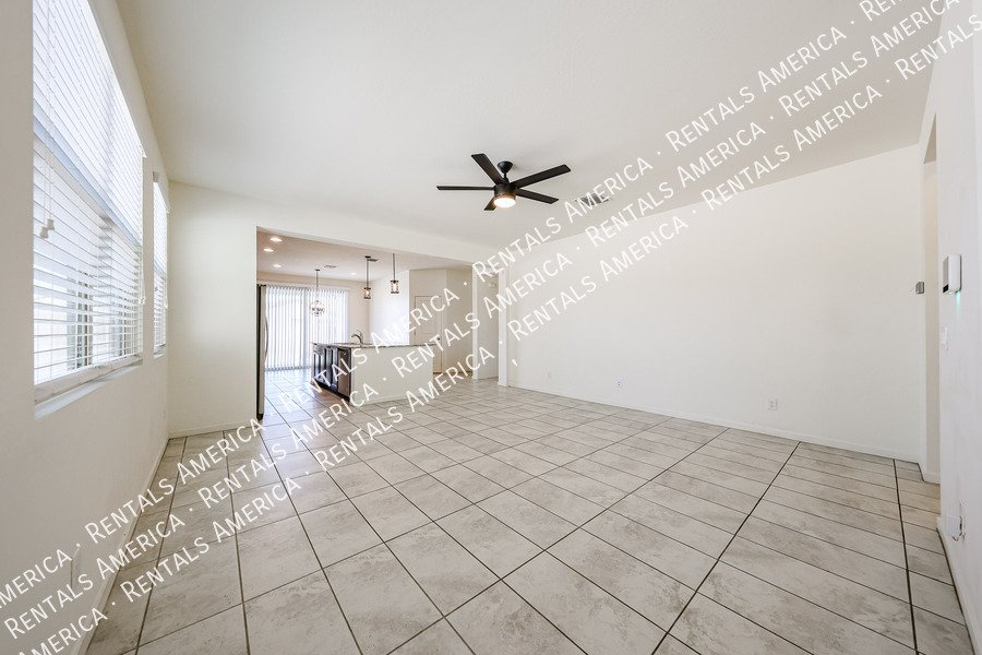 Available! 4 bed 2 bath Single Story in Buckeye property image