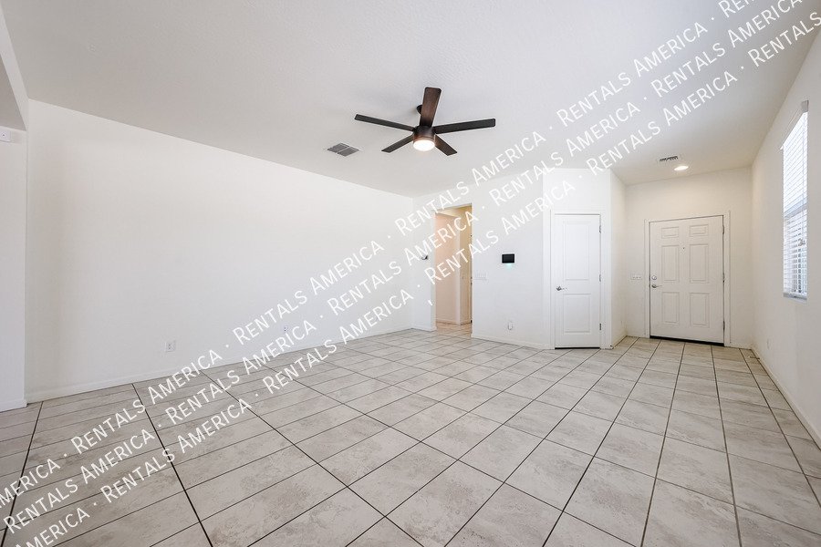 Available! 4 bed 2 bath Single Story in Buckeye property image