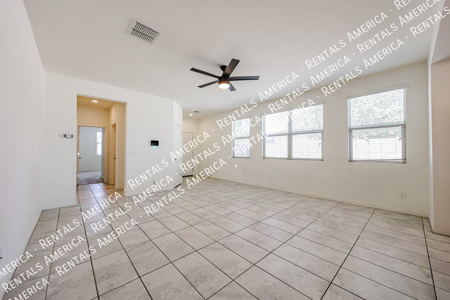 Available! 4 bed 2 bath Single Story in Buckeye property image