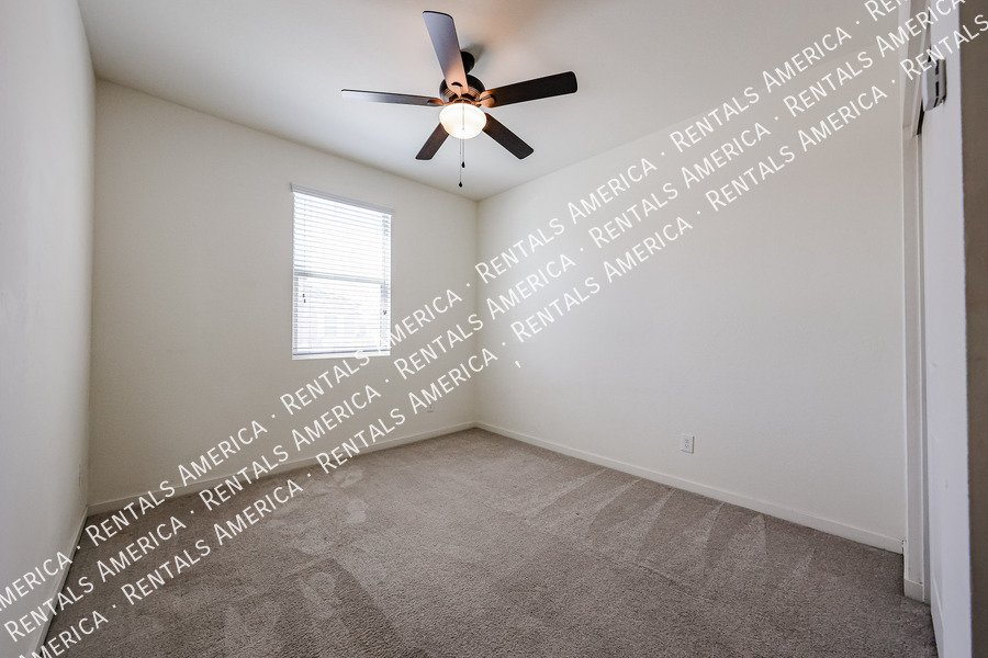 Available! 4 bed 2 bath Single Story in Buckeye property image