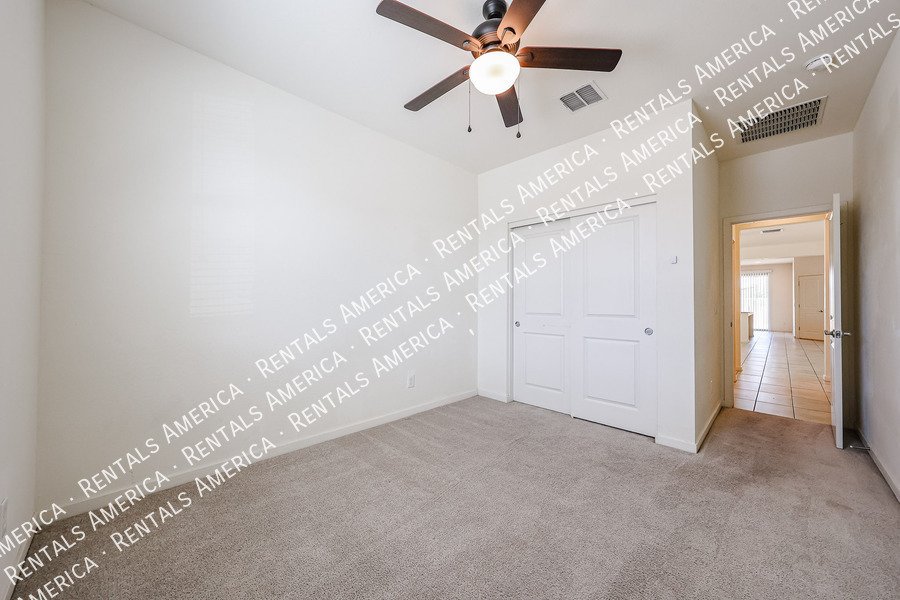 Available! 4 bed 2 bath Single Story in Buckeye property image